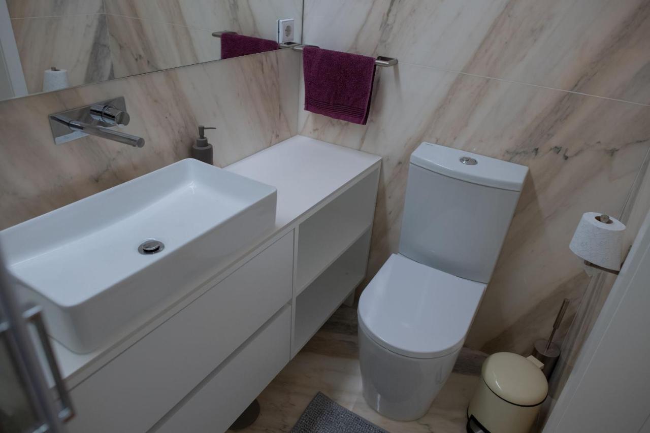 Spacious Studio W/ Balcony & Ac By Lovelystay OOporto Esterno foto