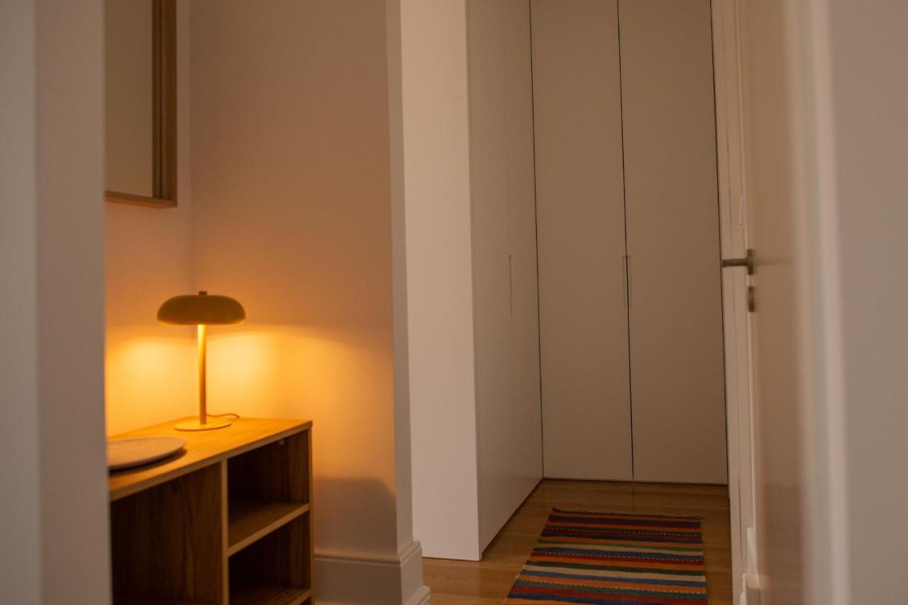 Spacious Studio W/ Balcony & Ac By Lovelystay OOporto Esterno foto