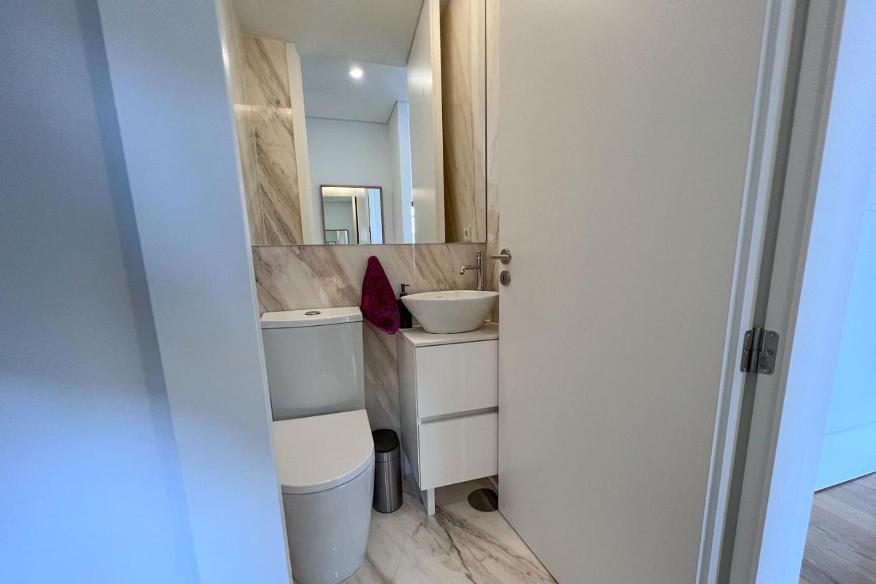 Spacious Studio W/ Balcony & Ac By Lovelystay OOporto Esterno foto